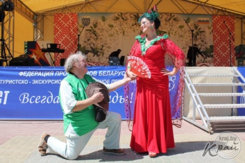 Шествие с Вишневой королевой и праздничный салют. Каким было закрытие «Вишневого фестиваля» в Глубоком (ФОТО)