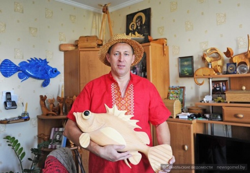 Гомельчанин создаёт оригинальных рыб из дерева