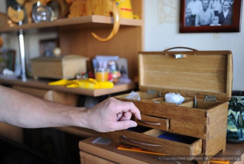 Гомельчанин создаёт оригинальных рыб из дерева