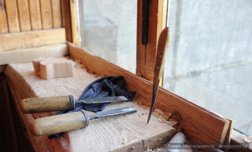 Гомельчанин создаёт оригинальных рыб из дерева