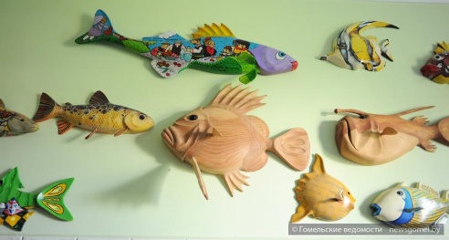 Гомельчанин создаёт оригинальных рыб из дерева