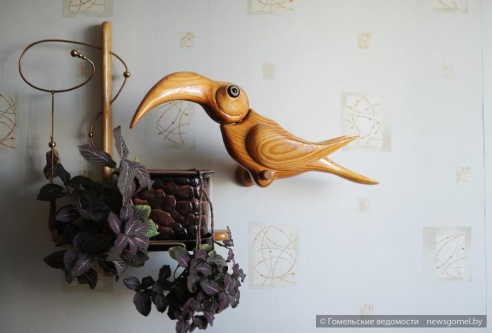 Гомельчанин создаёт оригинальных рыб из дерева