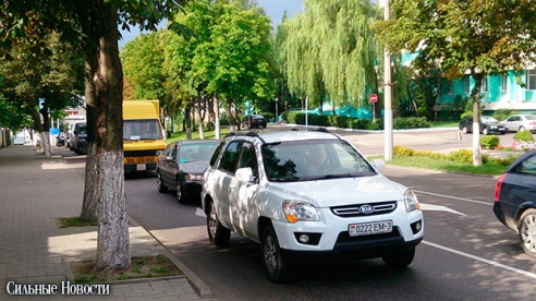 Фотофакт: на пересечении Пролетарской и Моисеенко столкнулись автобус и «Форд» с российскими номерами, образовалась большая пробка