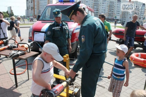 Позитивный экстрим: гомельчане попробовали себя в роли спасателей МЧС