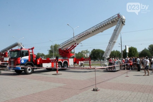 Позитивный экстрим: гомельчане попробовали себя в роли спасателей МЧС