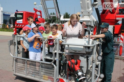 Позитивный экстрим: гомельчане попробовали себя в роли спасателей МЧС