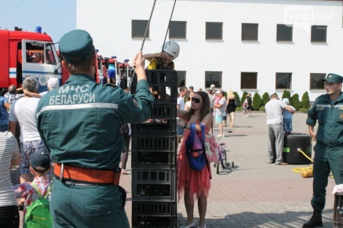 Позитивный экстрим: гомельчане попробовали себя в роли спасателей МЧС