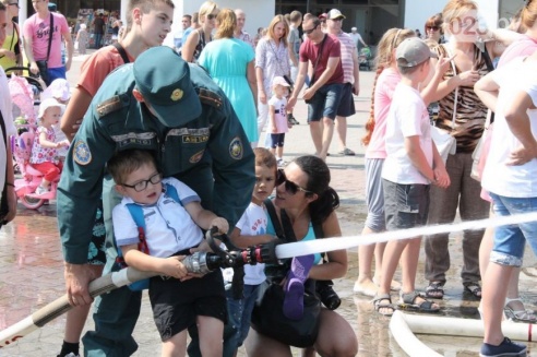 Позитивный экстрим: гомельчане попробовали себя в роли спасателей МЧС