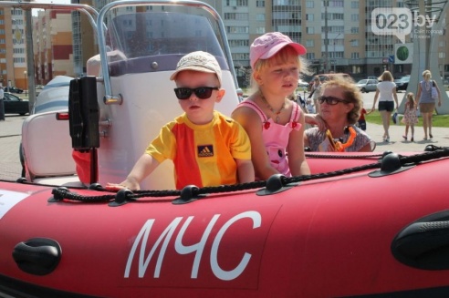 Позитивный экстрим: гомельчане попробовали себя в роли спасателей МЧС