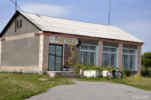 «Наш магазін закрылі, а ён красівы, як лялька»: репортаж TUT.BY из деревни Водовичи, где нет продавца — Гомель сегодня