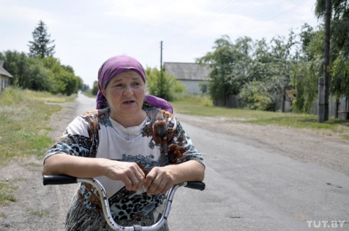 «Наш магазін закрылі, а ён красівы, як лялька»: репортаж TUT.BY из деревни Водовичи, где нет продавца — Гомель сегодня