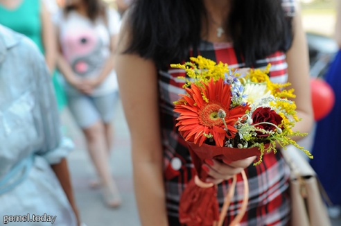 Женщинам в Гомеле напомнили, что их день — не только 8-е марта