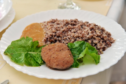 Дешевле нет. В гомельском ресторане можно пообедать за 29900