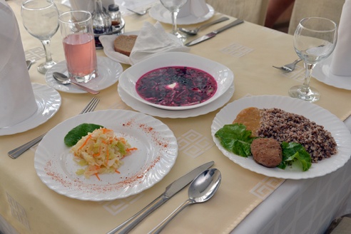 Дешевле нет. В гомельском ресторане можно пообедать за 29900