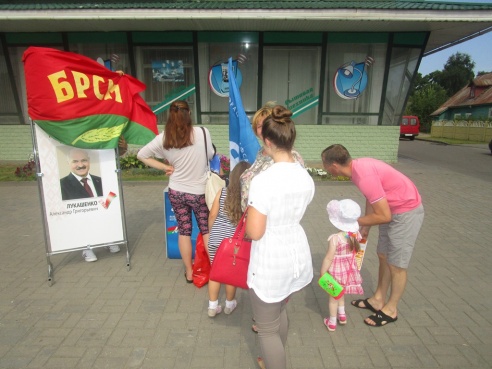 На Ошмянщине идет работа по сбору подписей в поддержку выдвижения кандидатов в Президенты Республики Беларусь