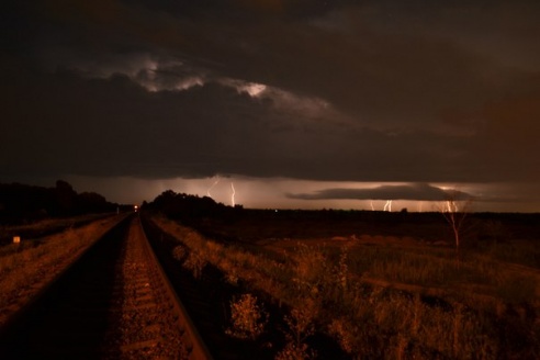 Двое гомельских парней сняли фотосет «Повелители молний»