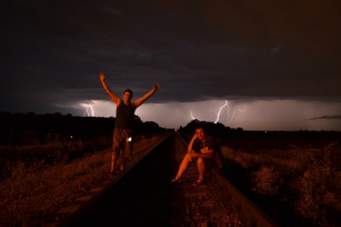 Двое гомельских парней сняли фотосет «Повелители молний»