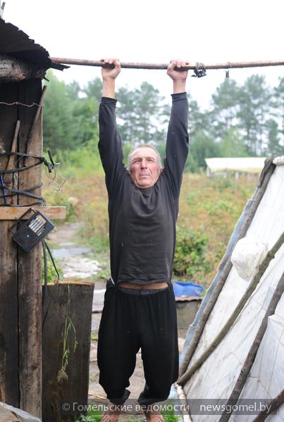 Гомельчанин летом живёт в доме на дереве