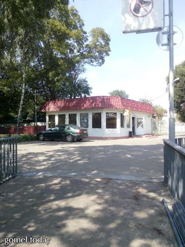 Фотофакт: на пешеходном мосту через Сож демонтировали решетчатые перегородки