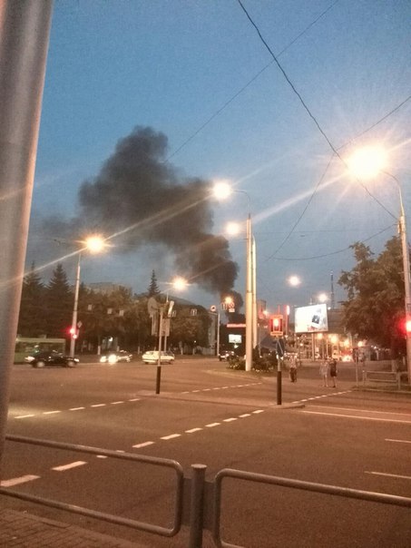 Дымовой столб в центре Гомеля в районе фабрики «8 Марта» образовался из—за возгорания производственного мусора