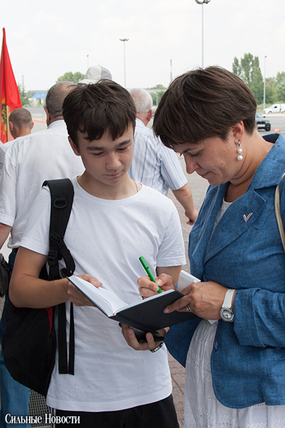 Татьяна Короткевич лично посетила пикеты по сбору подписей в Гомеле