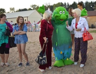 ФОТОФАКТ: 16 августа в Браславе на празднике Нептуна осыпали друг друга красками