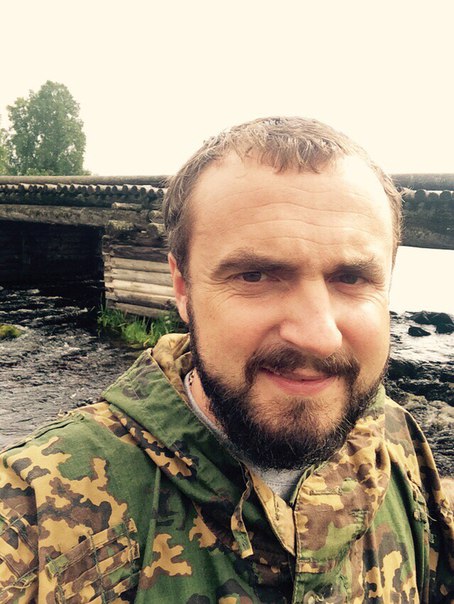 «Продам и отдам деньги в детдома». Гомельчанин с помощью интернета ищет угнанный в Питере Land Cruiser