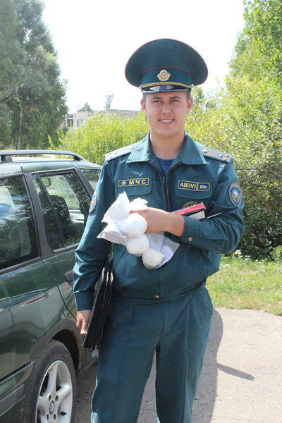 Работники Лиозненского РОЧС бесплатно установили извещатели в домах семей с маленькими детьми