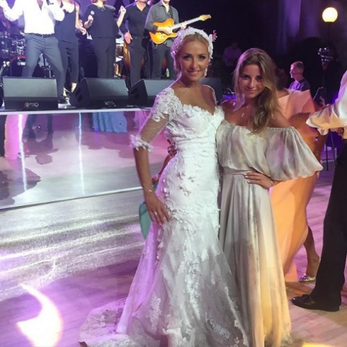 В Сочи поженились пресс-секретарь президента России и фигуристка – теперь в сети обсуждают все платья невесты (ФОТО)