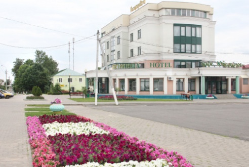 В городе Костюковичи работники коммунальной службы создают красоту цветочными композициями (+ фото)