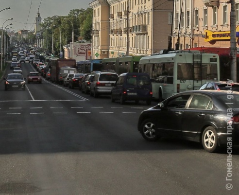 ДТП, произошедшее 3 августа в Гомеле около 18 часов у здания цирка, парализовало движение транспорта по улице Советской