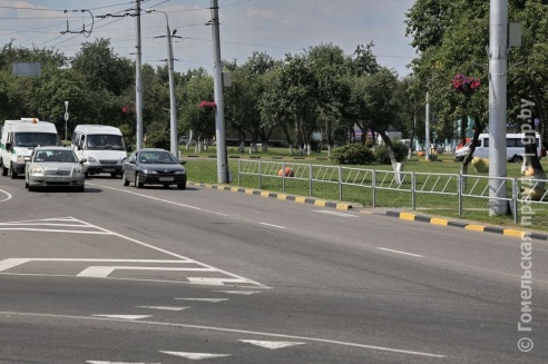 Фотофакт: перейти улицу Барыкина через дорожное кольцо на пересечении с Богдана Хмельницкого стало невозможно