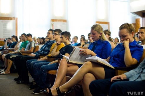 В Гомеле троих распространителей спайсов заключили под стражу на глазах у сверстников