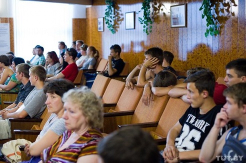 В Гомеле троих распространителей спайсов заключили под стражу на глазах у сверстников