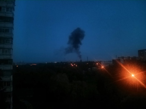 Дымовой столб в центре Гомеля в районе фабрики «8 Марта» образовался из—за возгорания производственного мусора