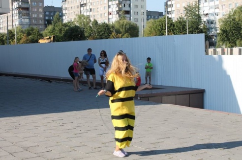 Возле торгового дома «Речицкий» девушки дрались под аплодисменты (фото)