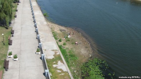 «Чтобы у начальников в кабинете была такой пол с ракушками, как у нас здесь берег на пляже». Гомельчане рассказали об отдыхе на Соже