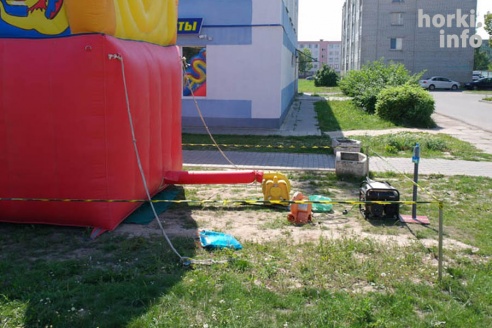 Владельцы надувного аттракциона в Горках: "Мы выслушиваем много негатива, люди даже звонят в милицию"