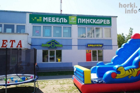 Владельцы надувного аттракциона в Горках: "Мы выслушиваем много негатива, люди даже звонят в милицию"