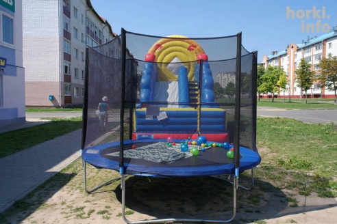 Владельцы надувного аттракциона в Горках: "Мы выслушиваем много негатива, люди даже звонят в милицию"