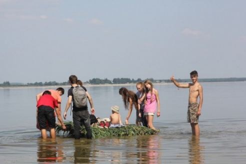 17-летняя режиссер снимает в Вилейском районе фильм о приключениях подростков в несуществующем лесу (ФОТО)