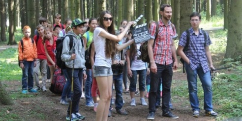 17-летняя режиссер снимает в Вилейском районе фильм о приключениях подростков в несуществующем лесу (ФОТО)