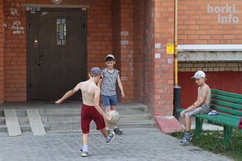 Один знойный день в Горках. 30 фото, от которых станет еще жарче