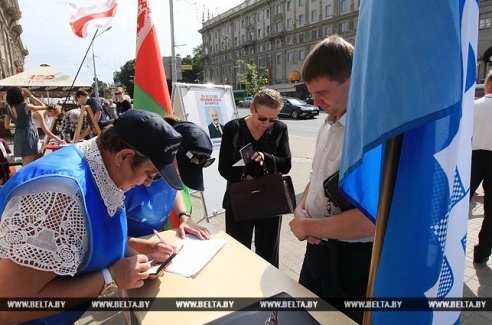 Инициативные группы трех потенциальных кандидатов в президенты преодолели 100-тысячный рубеж
