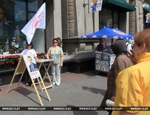 Инициативные группы трех потенциальных кандидатов в президенты преодолели 100-тысячный рубеж