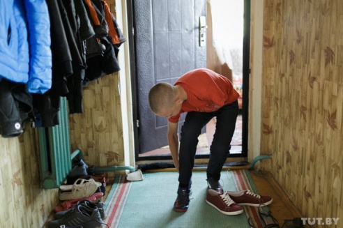 Как живёт мальчик без руки