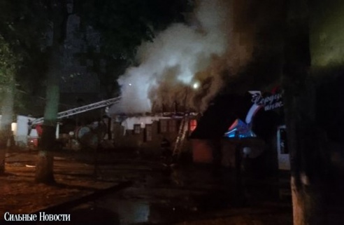 Фотофакт: в Гомеле пожар охватил здание кафе «Сердце ангела»