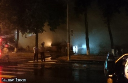 Фотофакт: в Гомеле пожар охватил здание кафе «Сердце ангела»