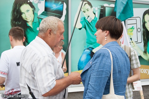 Татьяна Короткевич лично посетила пикеты по сбору подписей в Гомеле