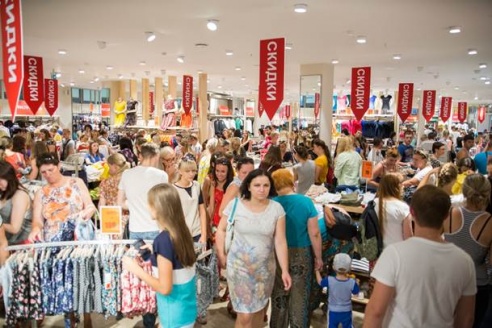 День скидок в торговом центре «Секрет» в Гомеле:  каждый раз посетителей все больше